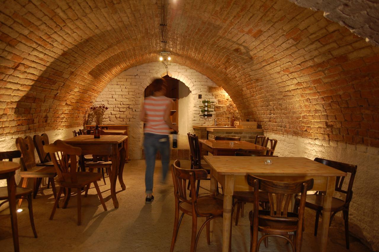 Guesthouse Slavia - apartmány s vinným sklípkem Mikulov Exteriér fotografie