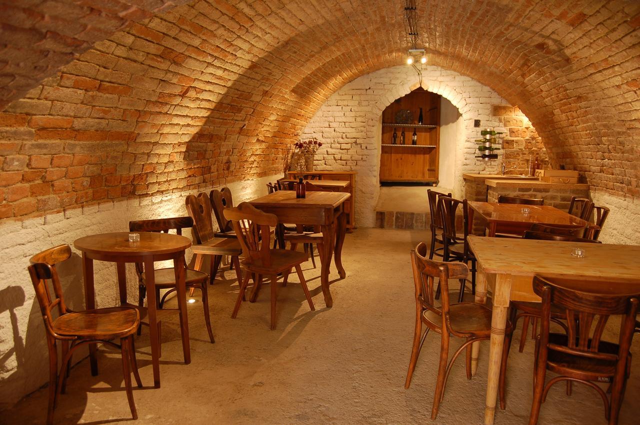 Guesthouse Slavia - apartmány s vinným sklípkem Mikulov Exteriér fotografie