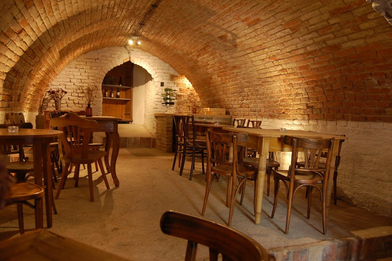Guesthouse Slavia - apartmány s vinným sklípkem Mikulov Exteriér fotografie
