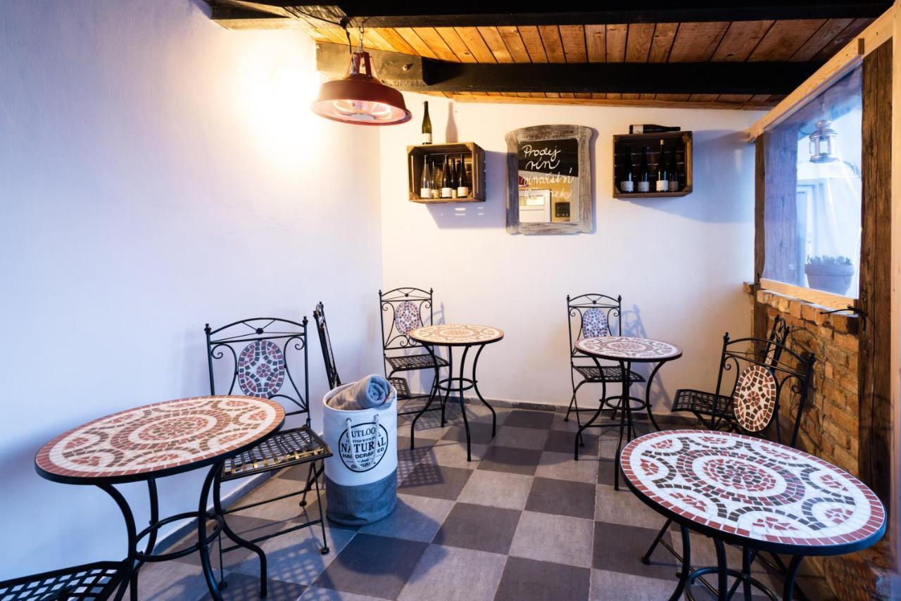 Guesthouse Slavia - apartmány s vinným sklípkem Mikulov Exteriér fotografie