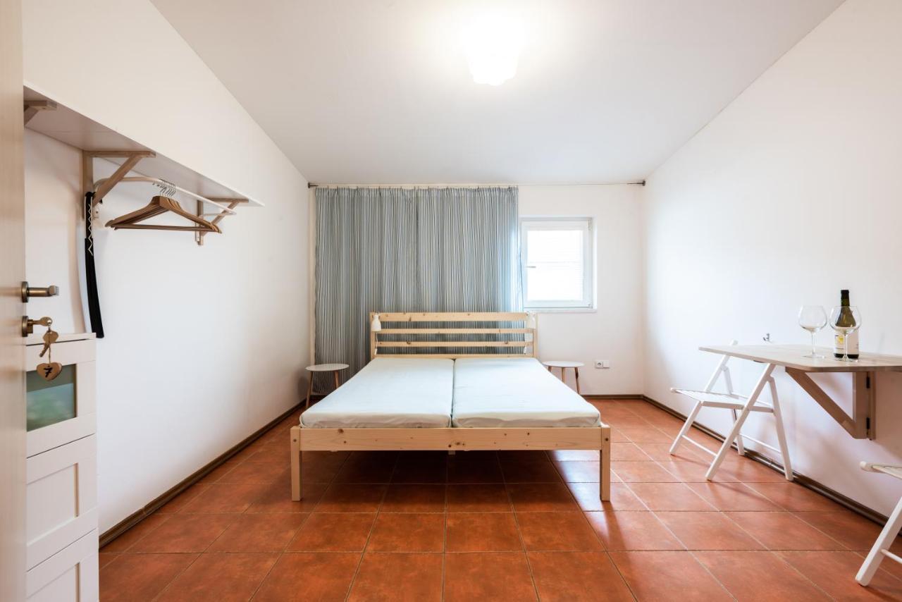 Guesthouse Slavia - apartmány s vinným sklípkem Mikulov Exteriér fotografie