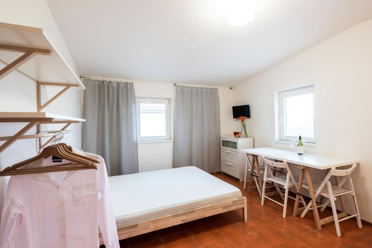 Guesthouse Slavia - apartmány s vinným sklípkem Mikulov Exteriér fotografie