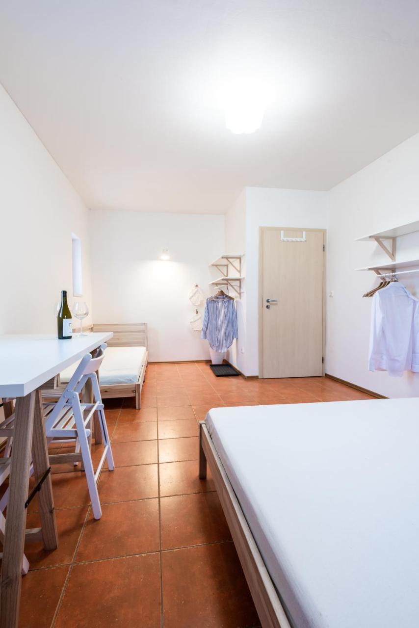 Guesthouse Slavia - apartmány s vinným sklípkem Mikulov Exteriér fotografie