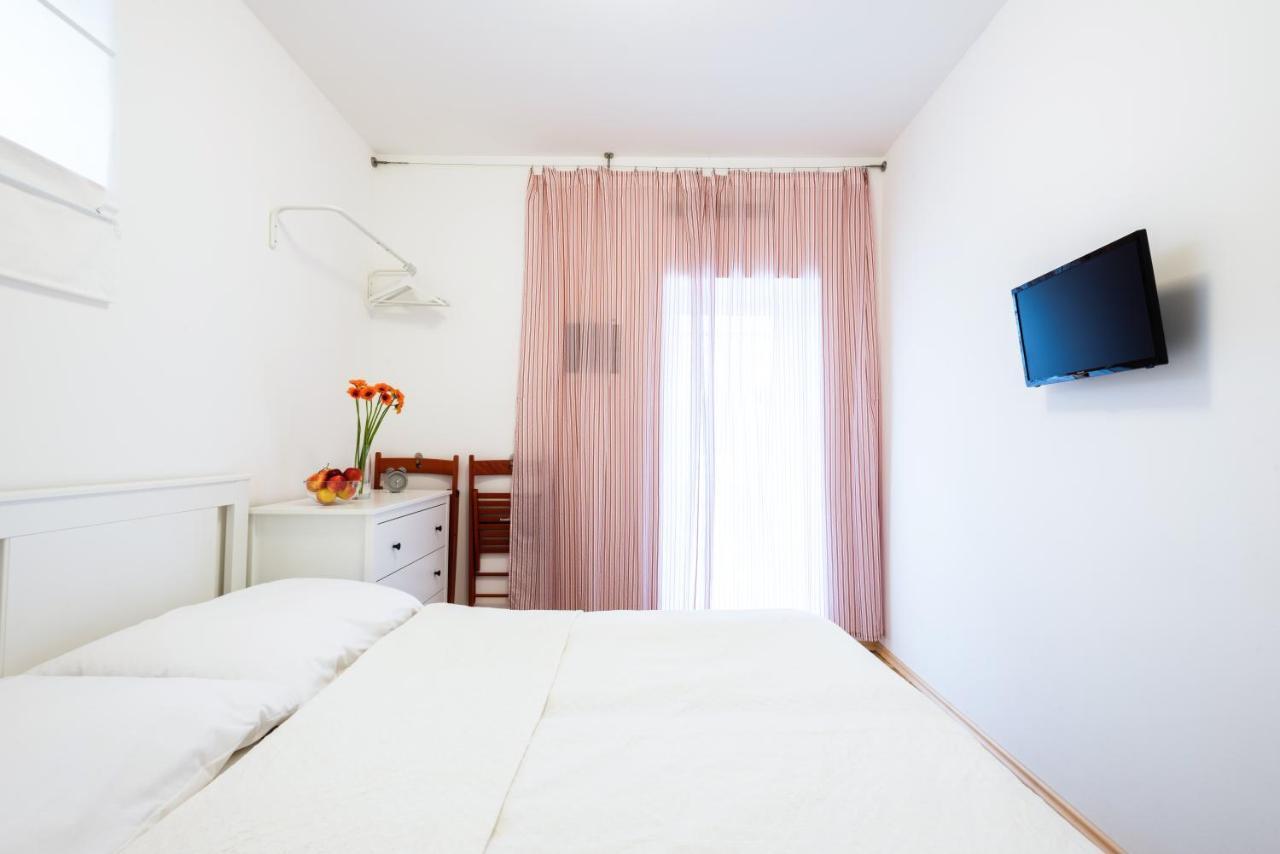 Guesthouse Slavia - apartmány s vinným sklípkem Mikulov Exteriér fotografie
